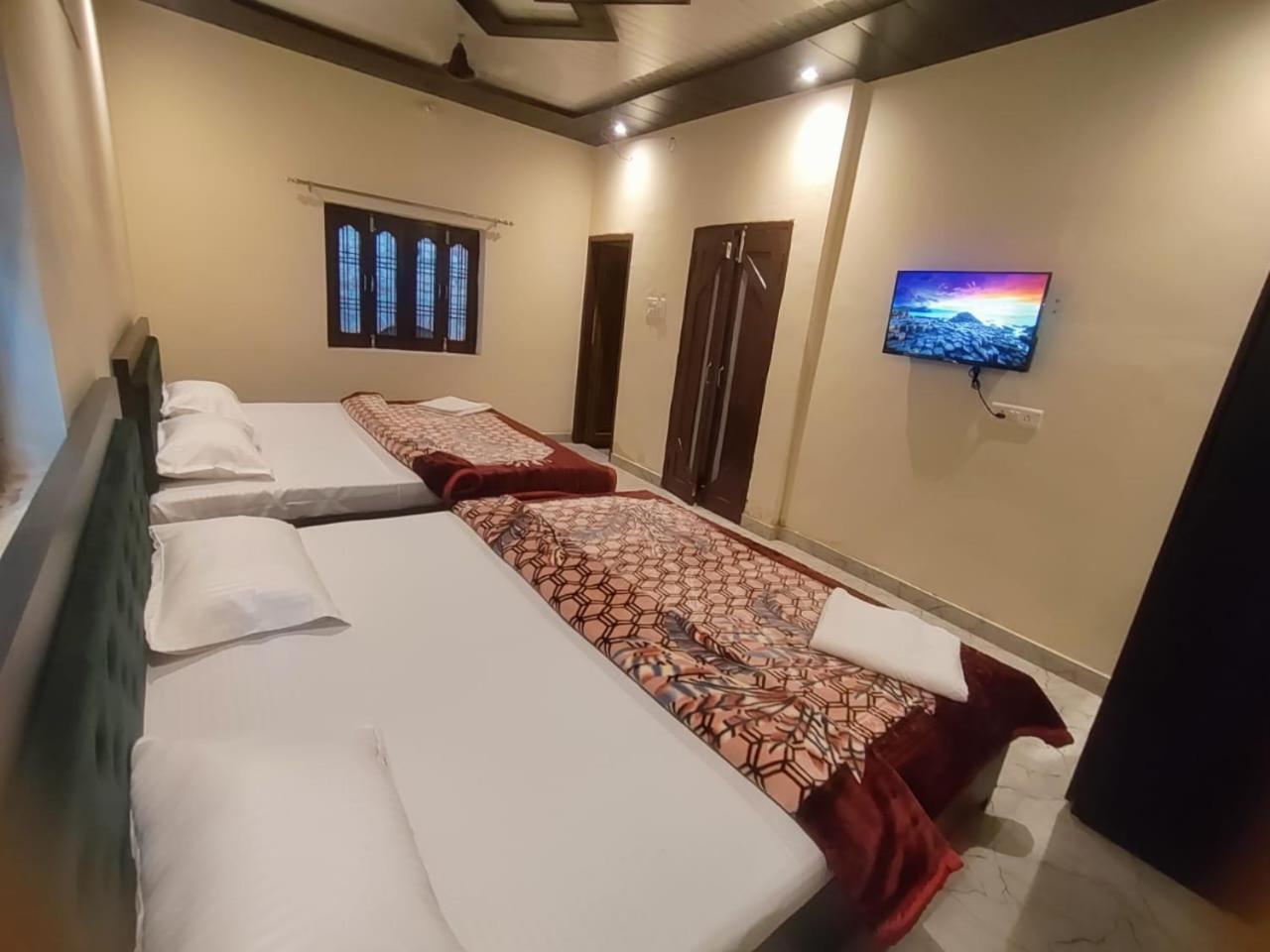 Raghuvanshi Paying * Varanasi